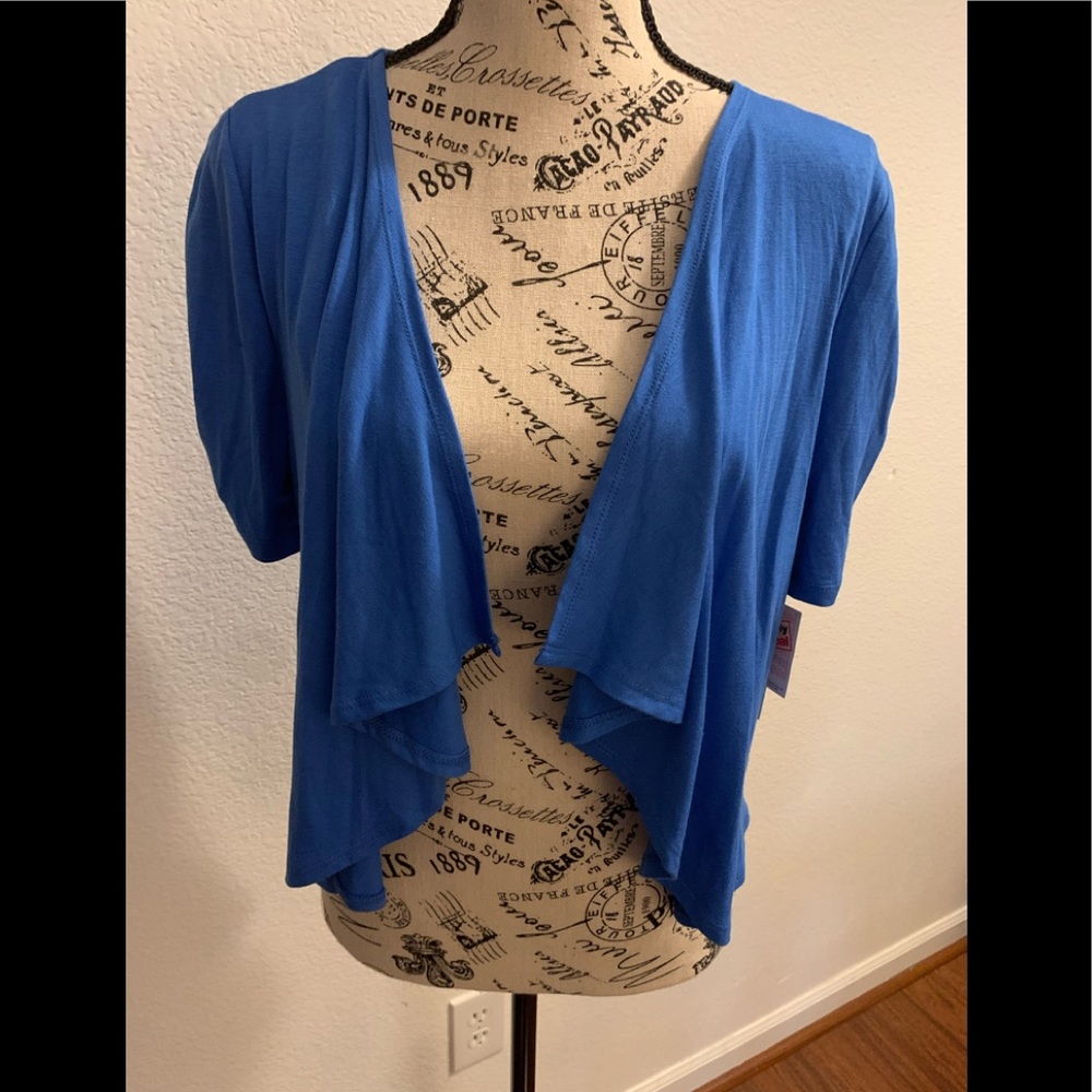 NWT Covington Blue Overthrow W/ Rushing in Sleeves